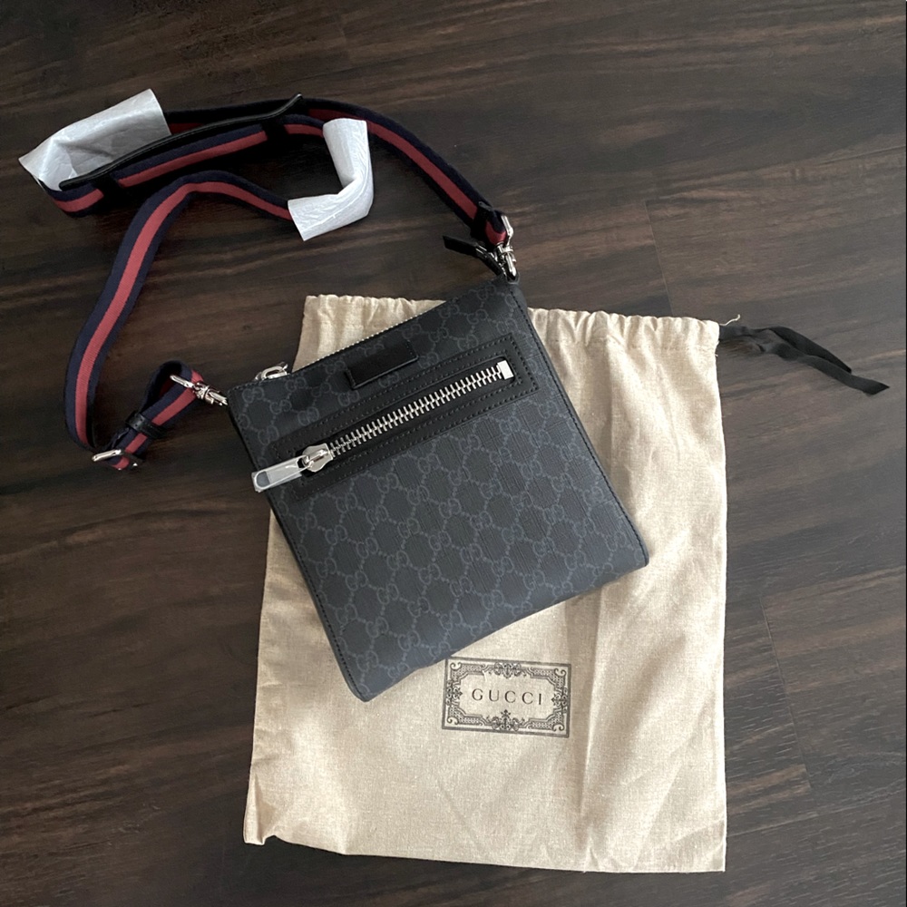 GUCCI GG Small Messenger Bag